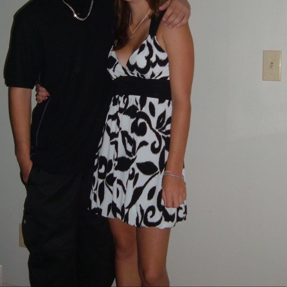 Black & White Patterned Short Dress - Picture 5 of 6